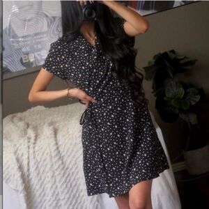 Vintage 90’s Ditsy floral mini wrap dress with collar